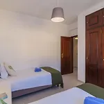 فيلة Gale 600m From The By Interhome